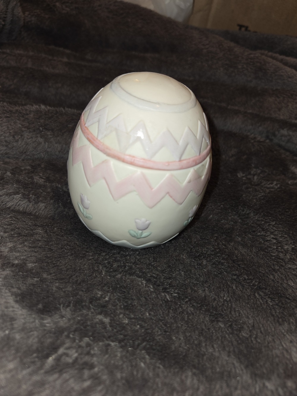 Vintage White and Pink Egg-Shaped Jewelry Ring Box